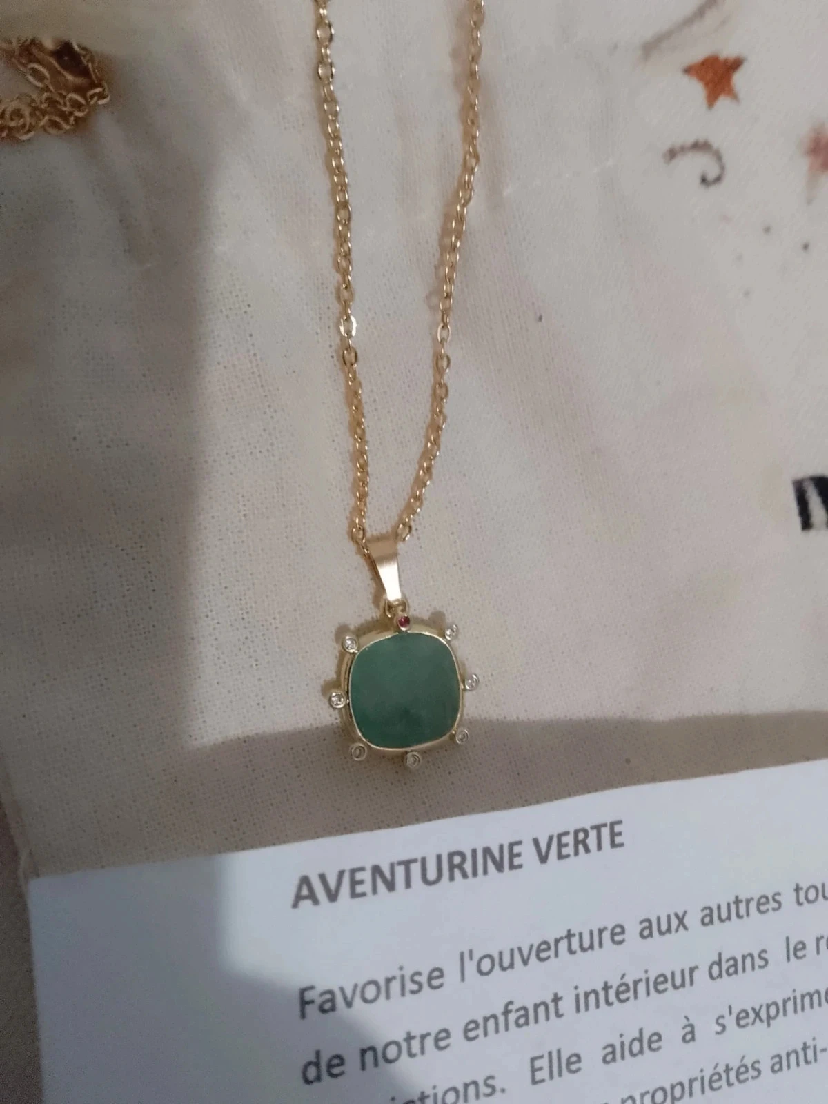 Collier pendentif pierre d'aventurine verte sertie de zircons – photo 2
